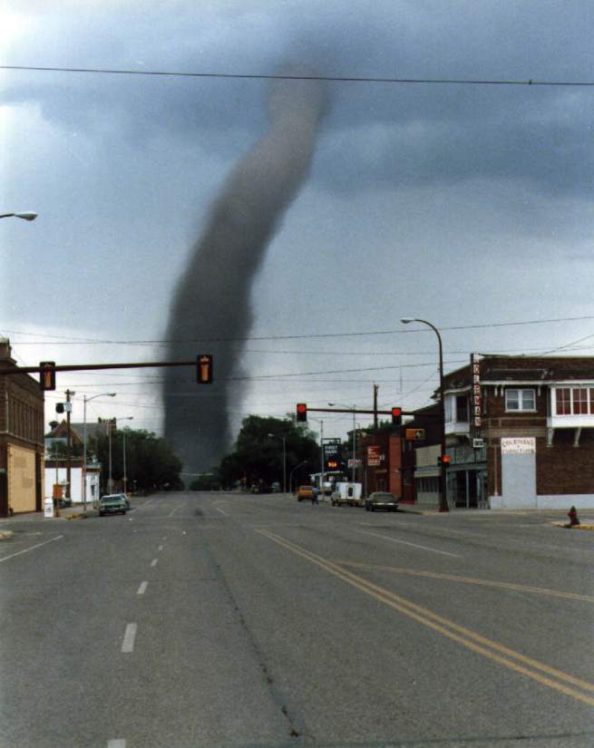 http://megadisasters.blogspot.com/2006/07/windy-city-tornado.html